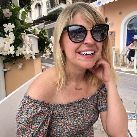 Meet your Posher, Amy - Picture 1 of 1